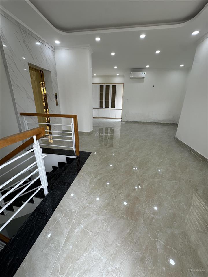 Cho thuê căn góc 2 mặt tiền nội khu cityland park hills gò vấp  dt 8x20m  1 hầm 4 lầu, thang máy