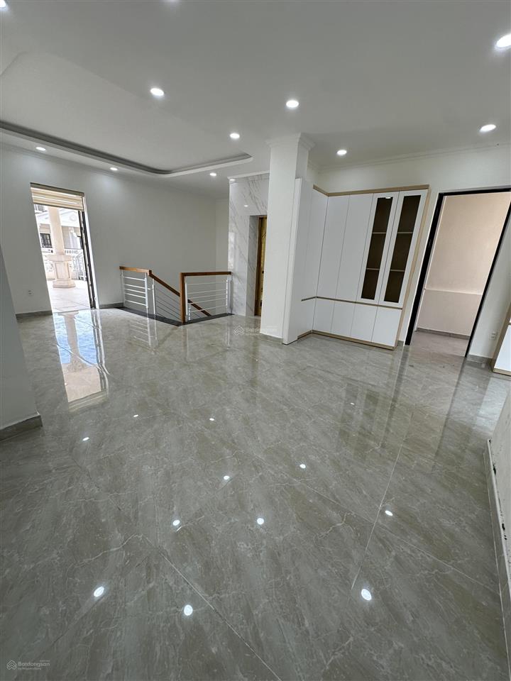 Cho thuê căn góc 2 mặt tiền nội khu cityland park hills gò vấp  dt 8x20m  1 hầm 4 lầu, thang máy