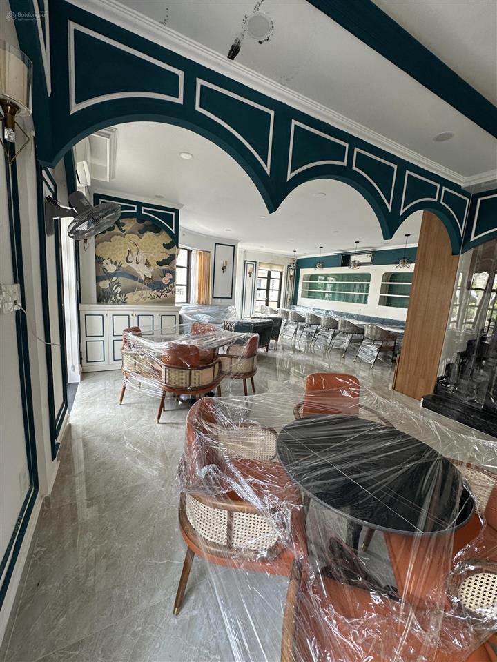 Cho thuê căn góc 2 mặt tiền nội khu cityland park hills gò vấp  dt 8x20m  1 hầm 4 lầu, thang máy