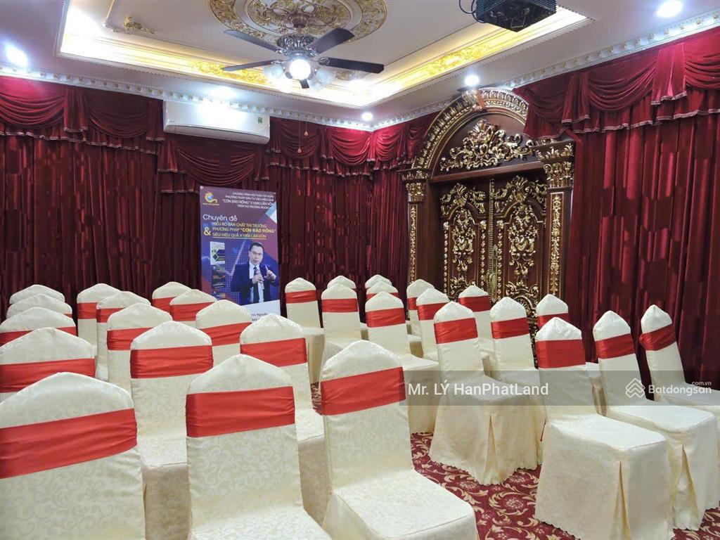 Biệt thự 2 mặt tiền. dát vàng 24k, dt 8x22m xd 5 lầu đẹp lung linh giá 37.9 tỷ. ngay phan văn trị