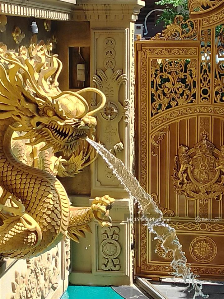 Biệt thự 2 mặt tiền. dát vàng 24k, dt 8x22m xd 5 lầu đẹp lung linh giá 37.9 tỷ. ngay phan văn trị