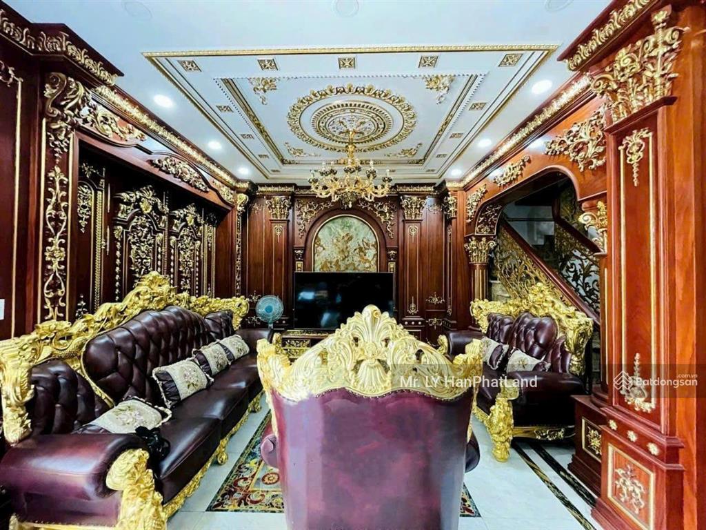 Biệt thự 2 mặt tiền. dát vàng 24k, dt 8x22m xd 5 lầu đẹp lung linh giá 37.9 tỷ. ngay phan văn trị