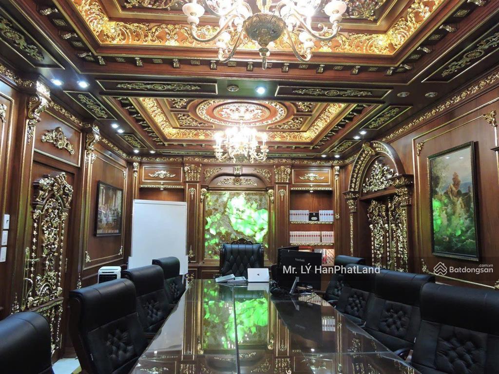 Biệt thự 2 mặt tiền. dát vàng 24k, dt 8x22m xd 5 lầu đẹp lung linh giá 37.9 tỷ. ngay phan văn trị