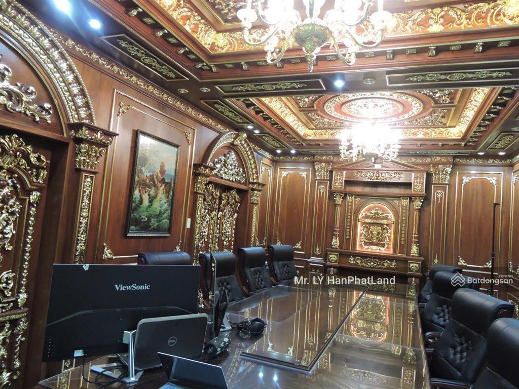 Biệt thự 2 mặt tiền. dát vàng 24k, dt 8x22m xd 5 lầu đẹp lung linh giá 37.9 tỷ. ngay phan văn trị