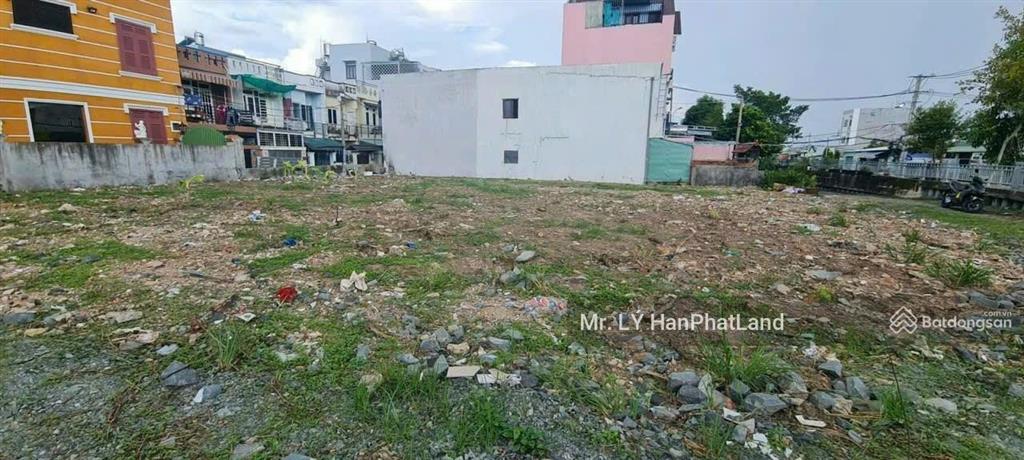 Đất 3 mặt tiền rạch, mà rạch gần sông mát mẻ 28x29m tổng 812m², có sẵn nhà 1 lầu, xây biệt thự đẹp