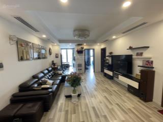 Gia đình bán căn hộ tại 110 cầu giấy center point 79m2, 2 ngủ ban công đông nam full đồ, sổ đỏ