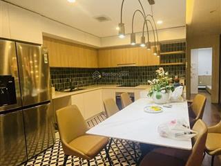 Gia đình bán căn hộ tại sapphire palace, 119m2, 3 ngủ, nội thất cơ bản, ban công đông nam, sổ đỏ.