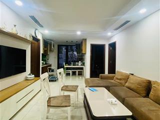 Gia đình bán căn 3 ngủ ban công đn view bể bơi, 81m2 full đồ đn2 tại hà nội center point, sổ đỏ