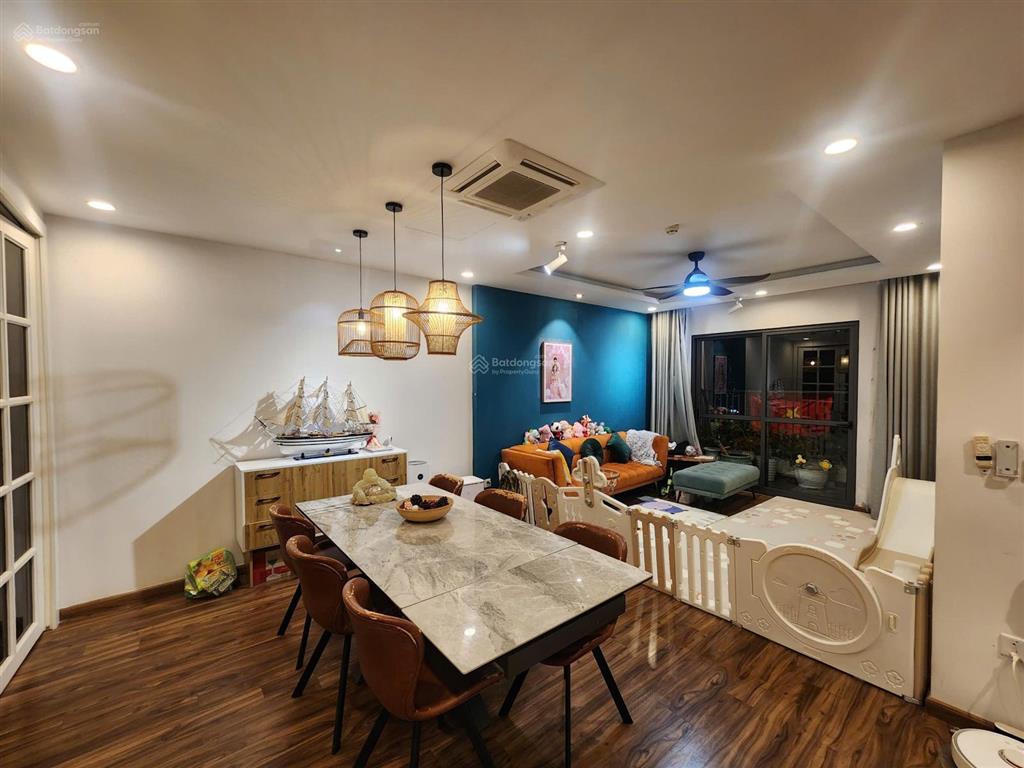 Chính chủ bán căn 3 ngủ tại the golden palm tòa b, 124m2, ban công đông bắc, ntcb, sổ đỏ.