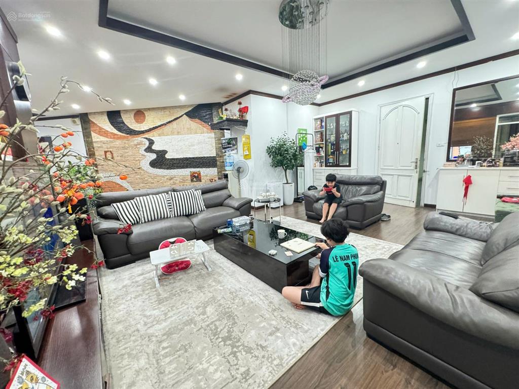 Chính chủ bán căn hộ 3 ngủ 122m2 tại trung hòa nhân chính tòa 24t1, full đồ liền tường, sổ đỏ