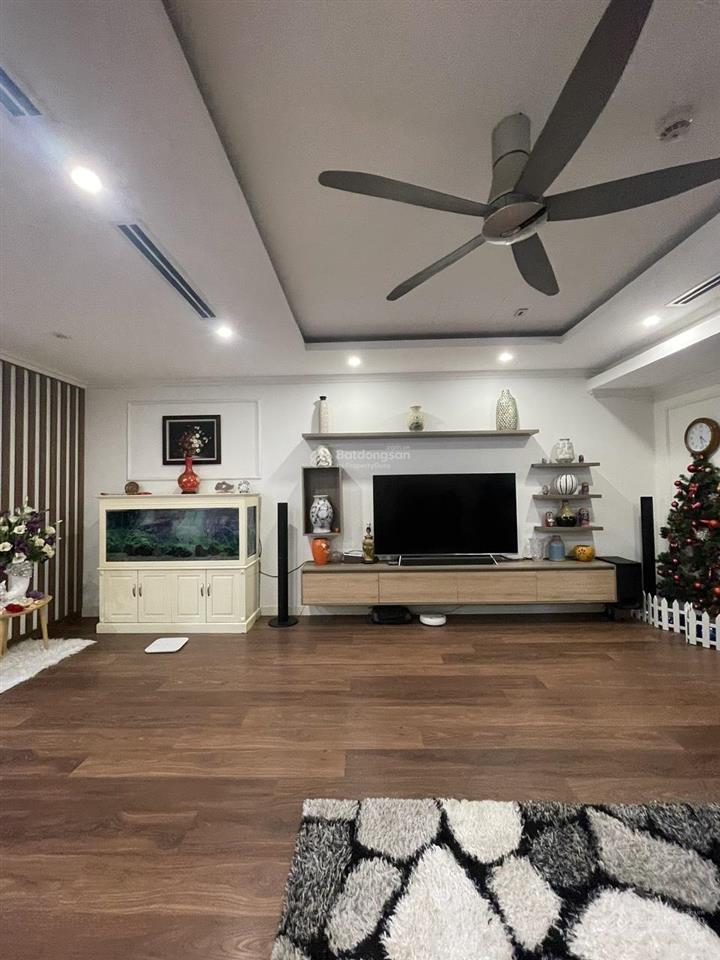 Chính chủ bán căn sân vườn 142m2, 3 ngủ tại imperia garden, tòa c, ban công tb, full đồ, sổ đỏ