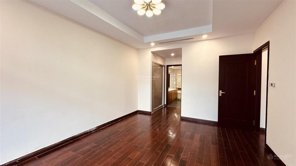 Chính chủ bán căn penthouse 274m2, 5 ngủ tại trung hòa nhân chính tòa 24t1, ban công đb, sổ đỏ