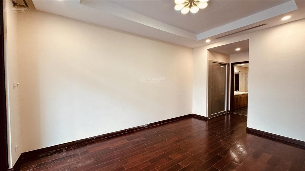 Chính chủ bán căn penthouse 274m2, 5 ngủ tại trung hòa nhân chính tòa 24t1, ban công đb, sổ đỏ