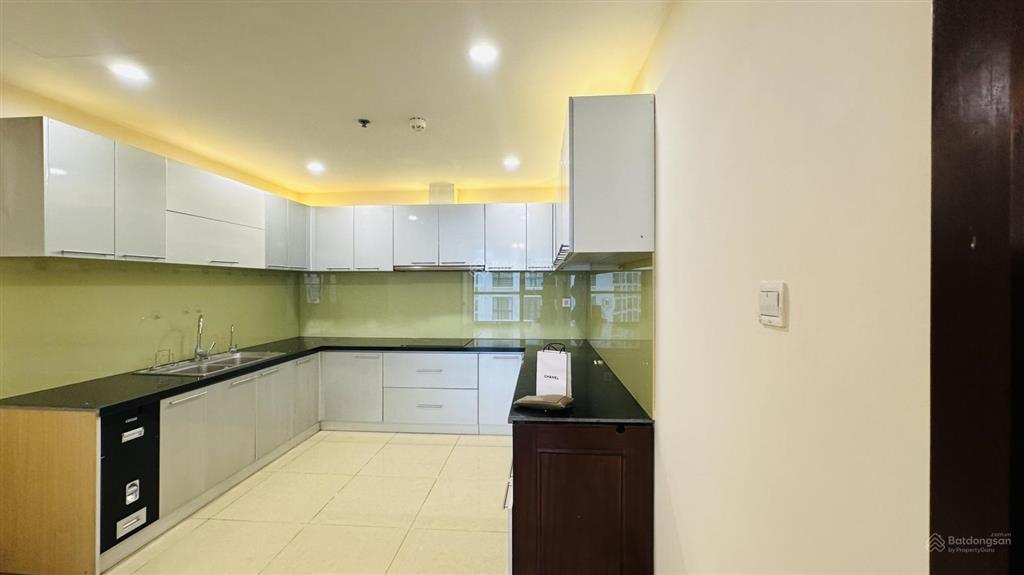 Chính chủ bán căn penthouse 274m2, 5 ngủ tại trung hòa nhân chính tòa 24t1, ban công đb, sổ đỏ