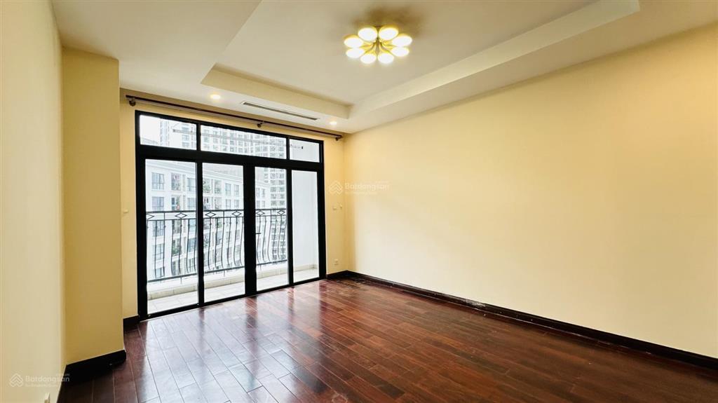 Chính chủ bán căn penthouse 274m2, 5 ngủ tại trung hòa nhân chính tòa 24t1, ban công đb, sổ đỏ