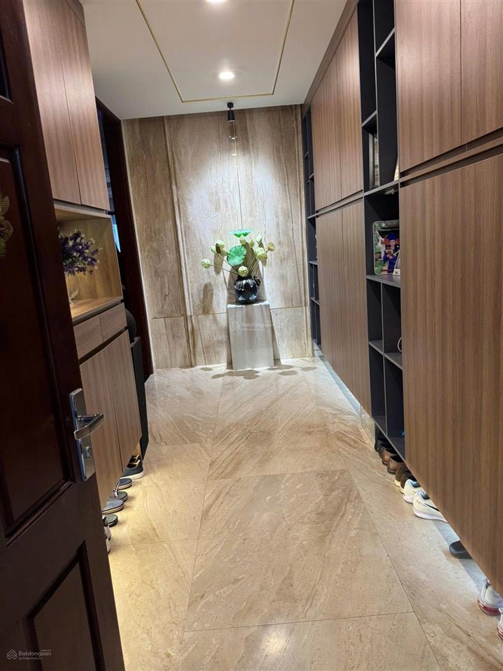 Chính chủ bán căn hộ tại n05 tòa 25t2, 181m2, 3 ngủ, full nội thất đẹp, ban công đông nam, sổ đỏ