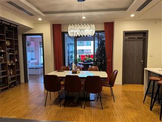 Chính chủ bán căn hộ tại n05 tòa 25t2, 181m2, 3 ngủ, full nội thất đẹp, ban công đông nam, sổ đỏ