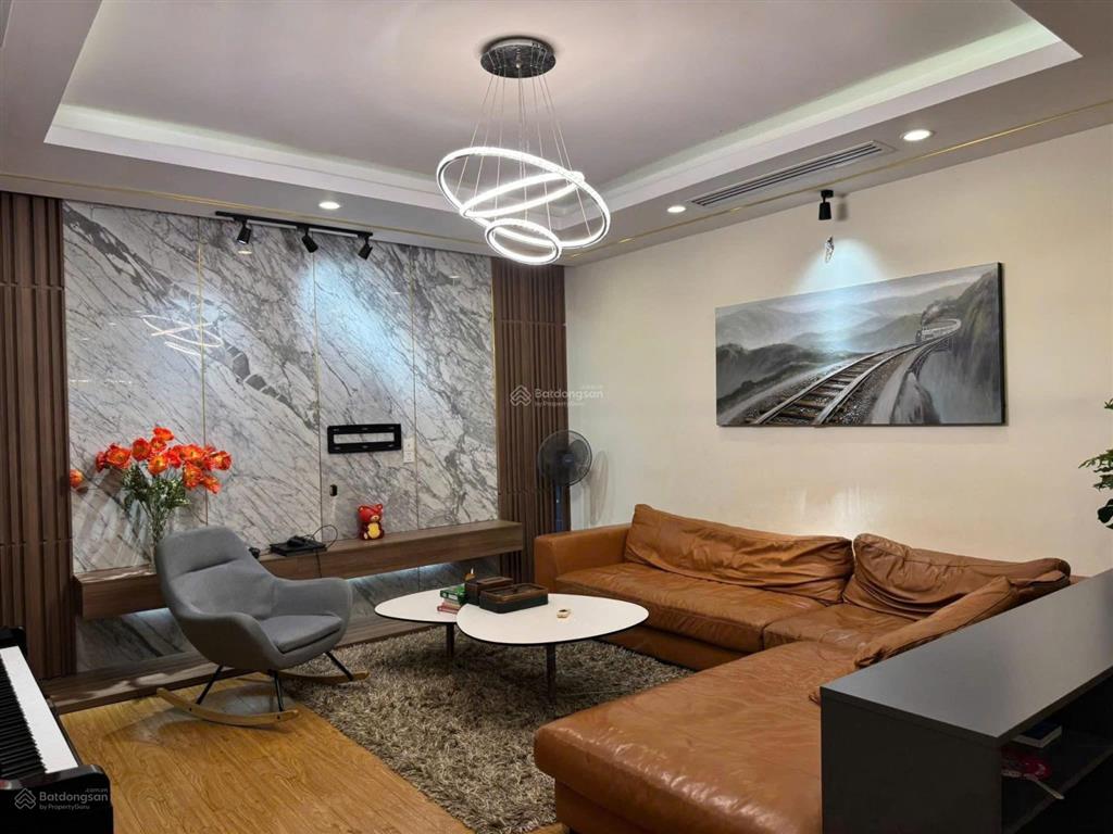 Chính chủ bán căn hộ tại n05 tòa 25t2, 181m2, 3 ngủ, full nội thất đẹp, ban công đông nam, sổ đỏ