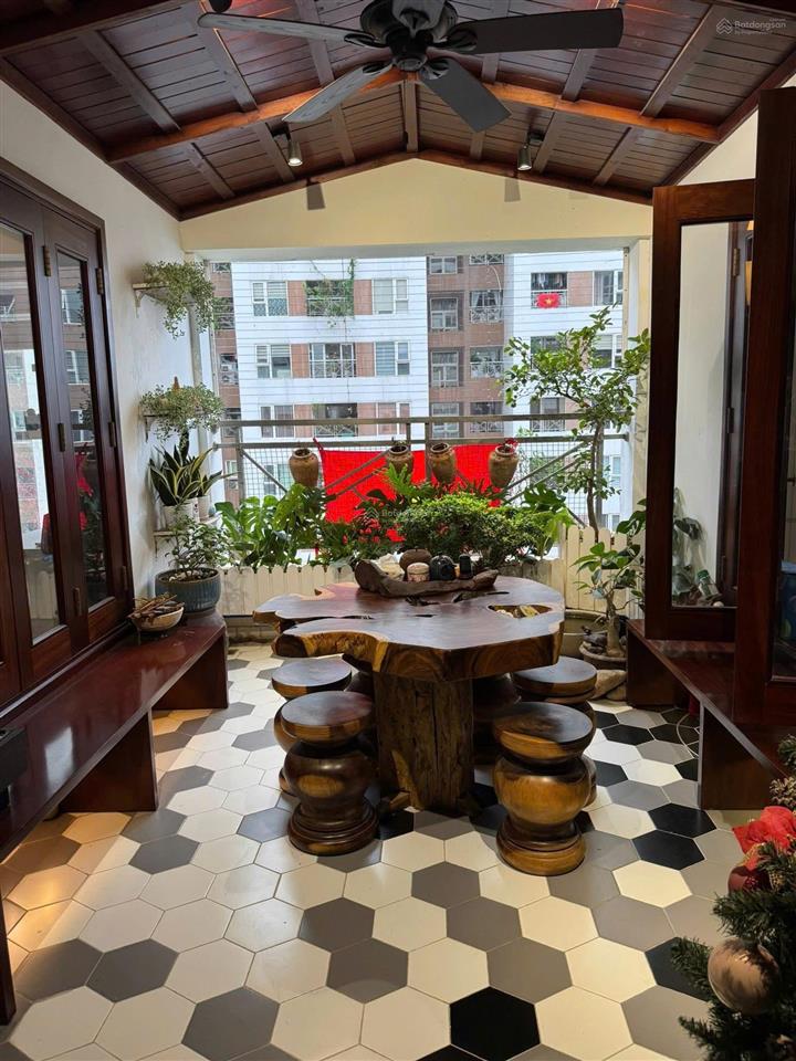 Chính chủ bán căn hộ tại n05 tòa 25t2, 181m2, 3 ngủ, full nội thất đẹp, ban công đông nam, sổ đỏ