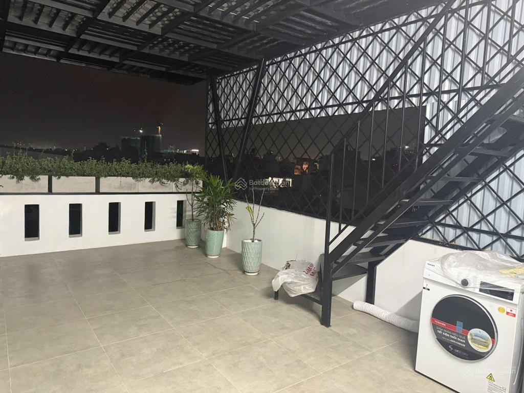 Giảm 2 tỷ bán nhà phố trạm, long biên dt 58m2, 8 tầng, thang máy, ô tô tránh, full đồ, kinh doanh