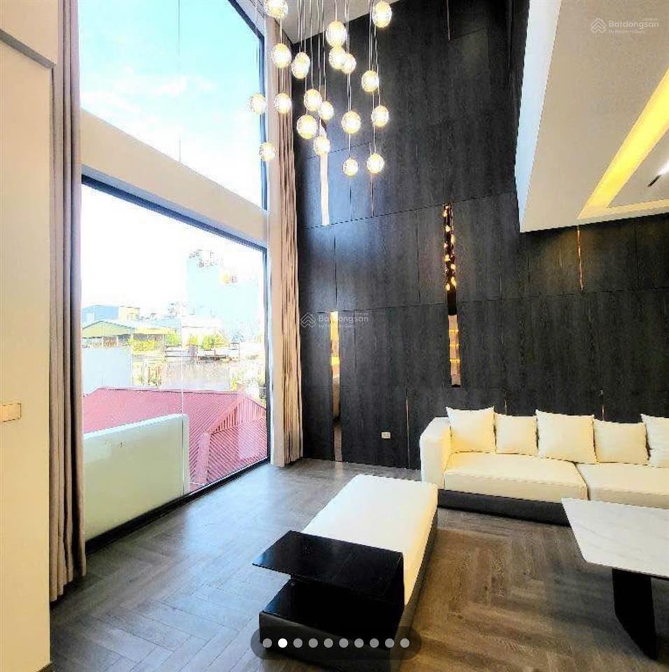 Nhà đẹp ở ngay tại ngọc thụy dt 60m2, 8 tầng, mt 5.6m, gara 2 ô tô, thang máy, gần phố, full đồ