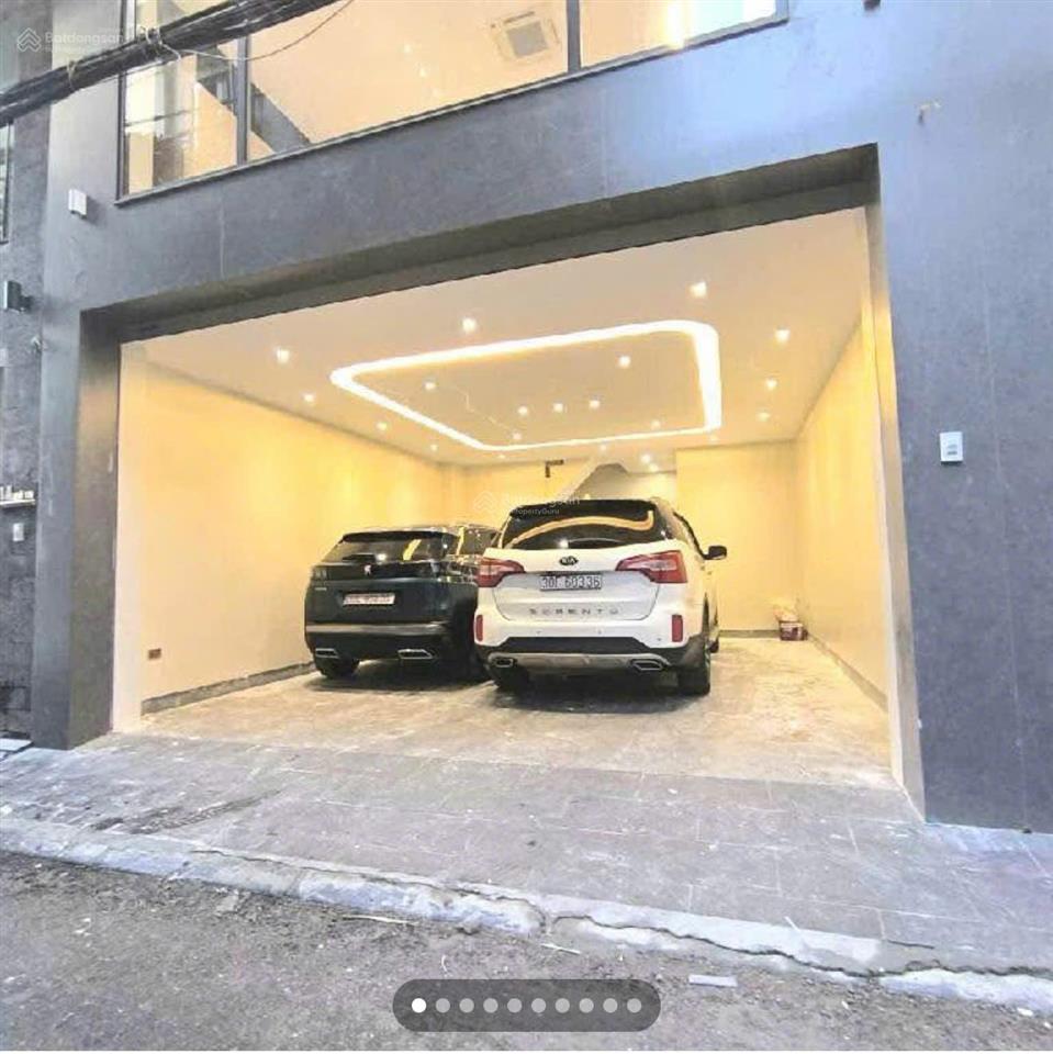 Nhà đẹp ở ngay tại ngọc thụy dt 60m2, 8 tầng, mt 5.6m, gara 2 ô tô, thang máy, gần phố, full đồ