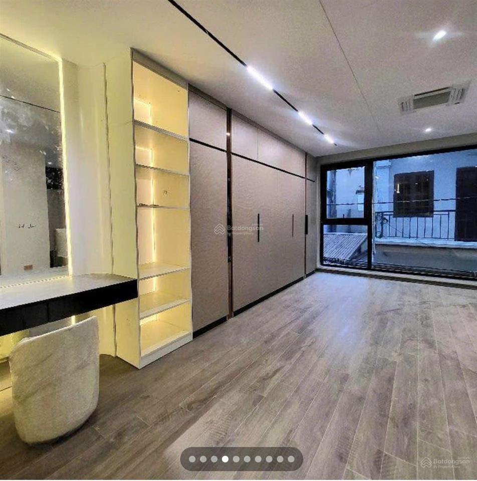 Nhà đẹp ở ngay tại ngọc thụy dt 60m2, 8 tầng, mt 5.6m, gara 2 ô tô, thang máy, gần phố, full đồ