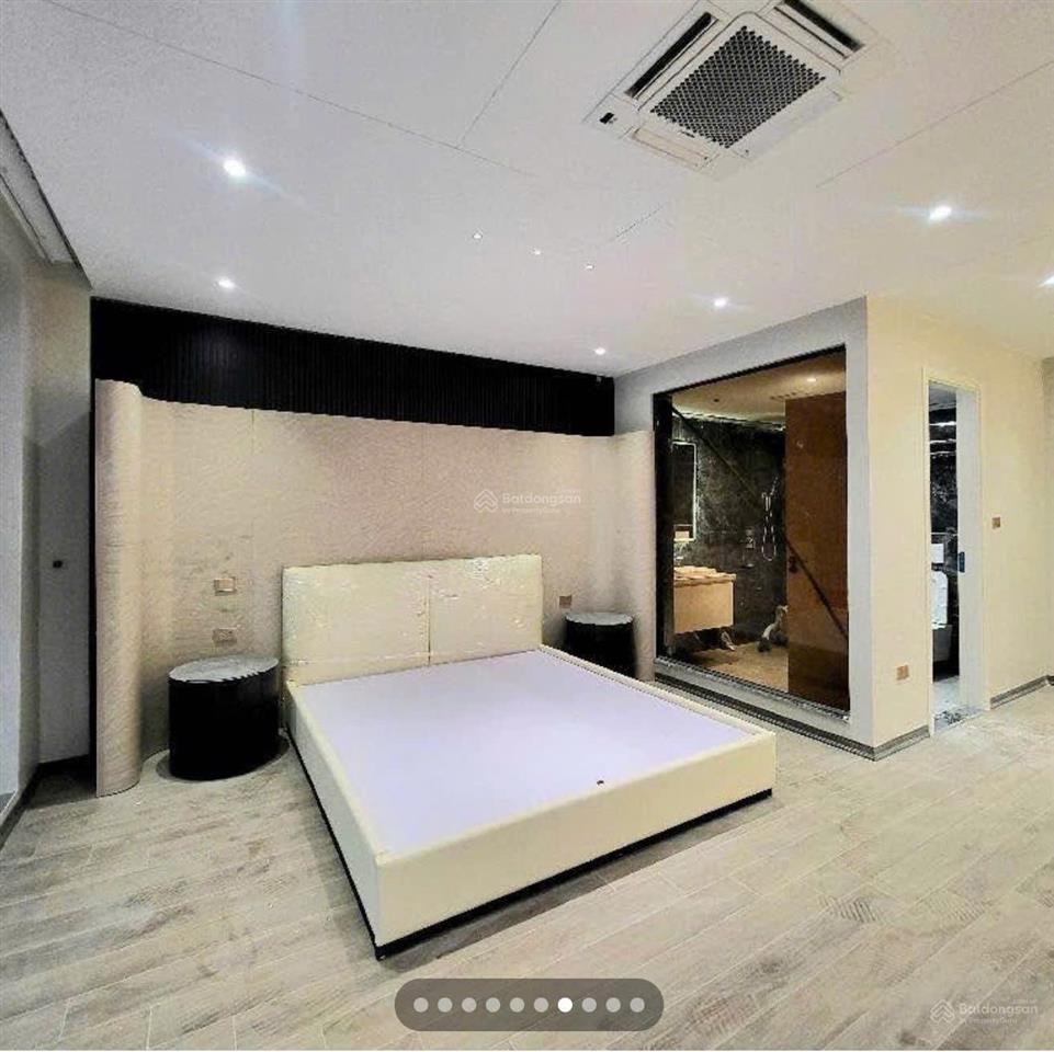 Nhà đẹp ở ngay tại ngọc thụy dt 60m2, 8 tầng, mt 5.6m, gara 2 ô tô, thang máy, gần phố, full đồ