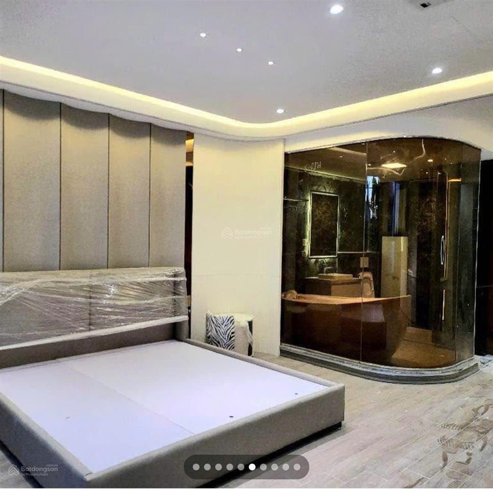 Nhà đẹp ở ngay tại ngọc thụy dt 60m2, 8 tầng, mt 5.6m, gara 2 ô tô, thang máy, gần phố, full đồ