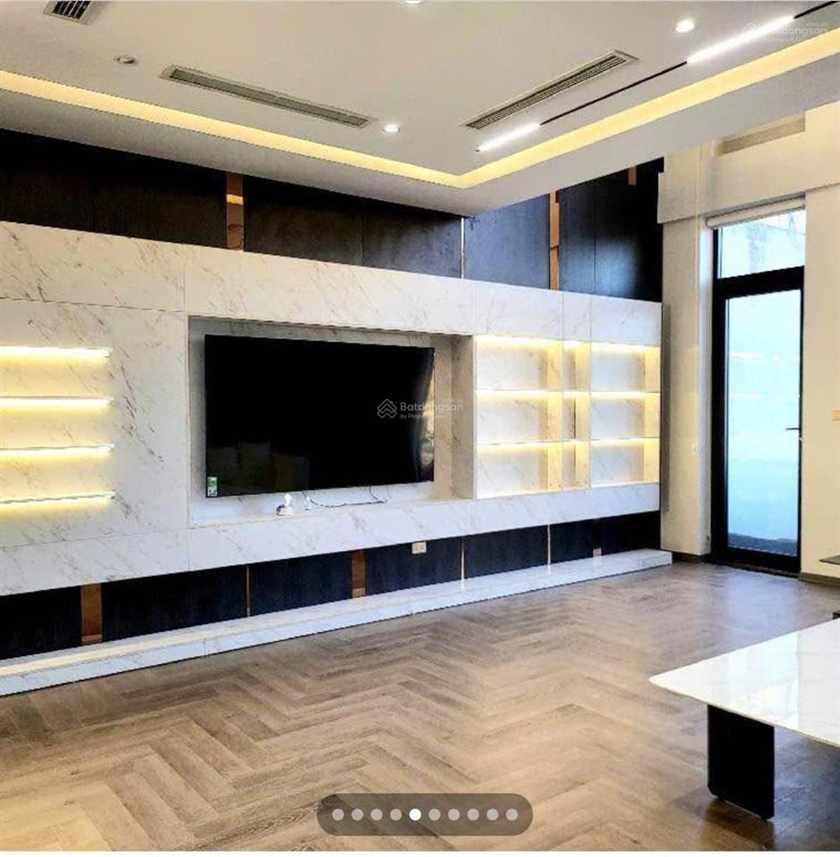 Nhà đẹp ở ngay tại ngọc thụy dt 60m2, 8 tầng, mt 5.6m, gara 2 ô tô, thang máy, gần phố, full đồ