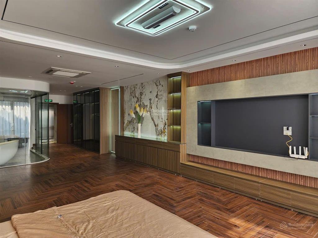 Bán nhà phân lô 918 phúc đồng, dt 86m2, 8 tầng 2 thoáng, garra, thang máy, full đồ.