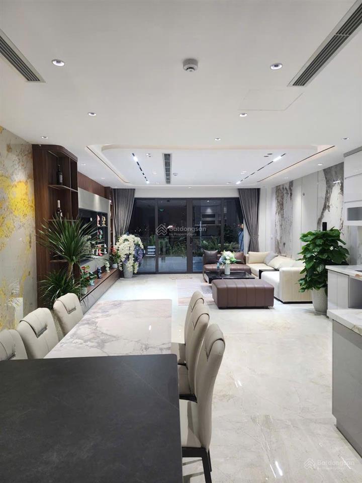 Bán nhà phân lô 918 phúc đồng, dt 86m2, 8 tầng 2 thoáng, garra, thang máy, full đồ.