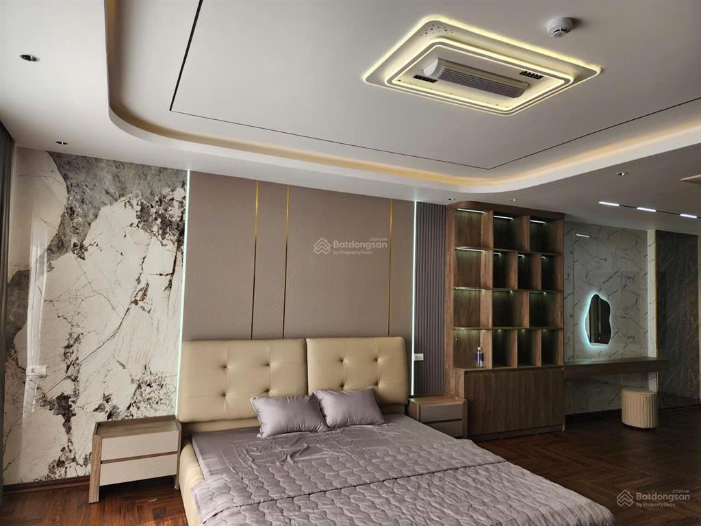 Bán nhà phân lô 918 phúc đồng, dt 86m2, 8 tầng 2 thoáng, garra, thang máy, full đồ.