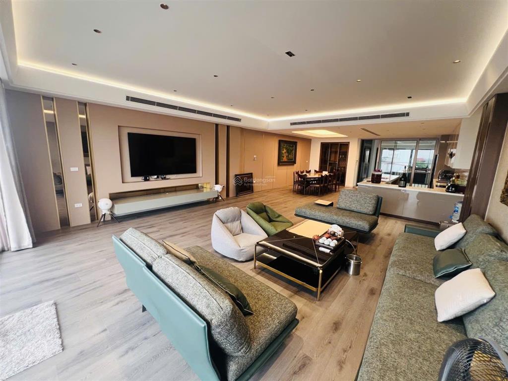 Bán gấp căn siêu phẩm việt hưng, dt 180m2, mặt tiền 7m , 6 tầng thang máy, kinh doanh, đầy đủ đồ.