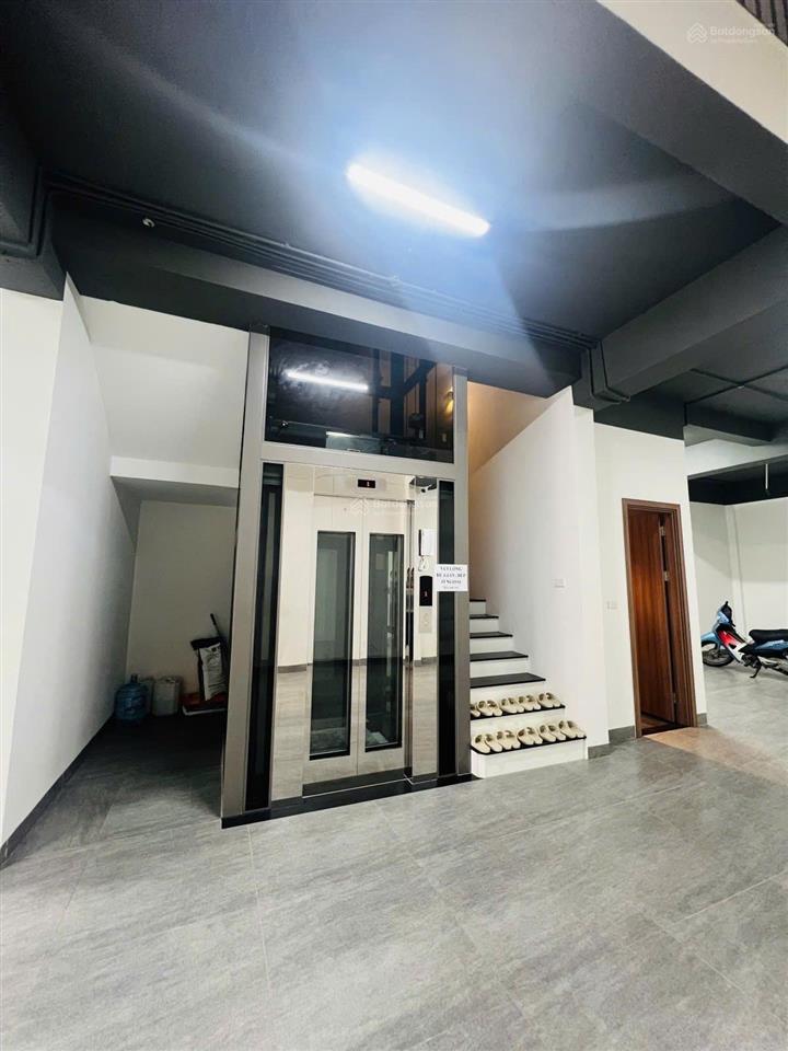 Bán gấp căn siêu phẩm việt hưng, dt 180m2, mặt tiền 7m , 6 tầng thang máy, kinh doanh, đầy đủ đồ.