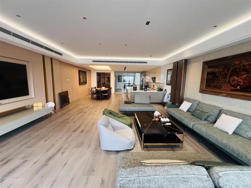 Bán gấp căn siêu phẩm việt hưng, dt 180m2, mặt tiền 7m , 6 tầng thang máy, kinh doanh, đầy đủ đồ.