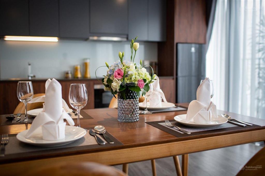Mình cho thuê gấp căn 76 tại pentstudio tây hồ full nội thất đẹp, view hồ.  0987 778 ***