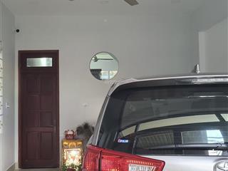 Xe hơi ngủ trong nhà 1 trệt, 1 lầu, sân thương, 109m2 ngang 5.6m, gần chợ thủ đức, giá chỉ 9.8 tỷ