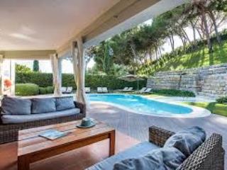 Khu sân bay  biệt thự ngay thăng long, tân bình  13 x 20m  3tầng, sân thượng  40 tỷ hạ về 35 tỷ