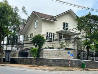 Bán biệt thự vip góc 2mt ngay phố tây thảo điền khu compound, dt 20x20m, cn 382m2 chỉ 82 tỷ
