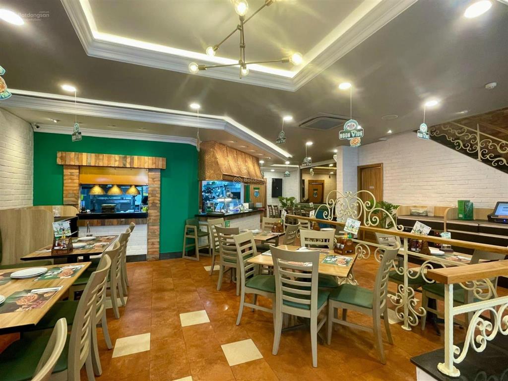 Định cư bên nước ngoài  bán gấp mặt tiền nguyễn gia trí  dt 9x20m  kc 3 tầng  giá 75 tỷ