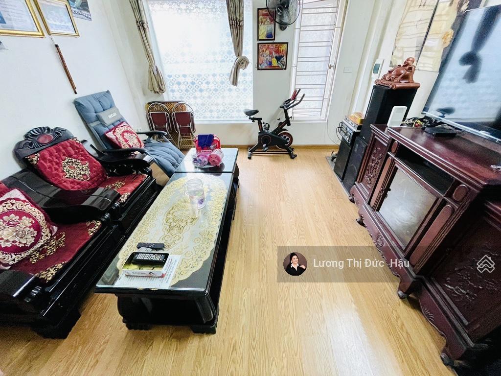 Bán nhà riêng ở bồ đề, 6,88 tỷ, 35m2, 4pn, gần hồ, giá ưu đãi nhất khu vực