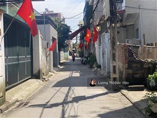 Bán nhà đẹp dân xây65m2 trung tâm phường việt hưngô tô 7 chỗ đường thôngchỉ 13,x tỷ