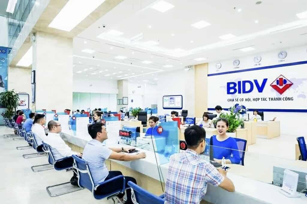 Bán tòa nhà 7tầng, 174m2  siêu phẩm mặt phố víp khúc thừa dụ cầu giấy