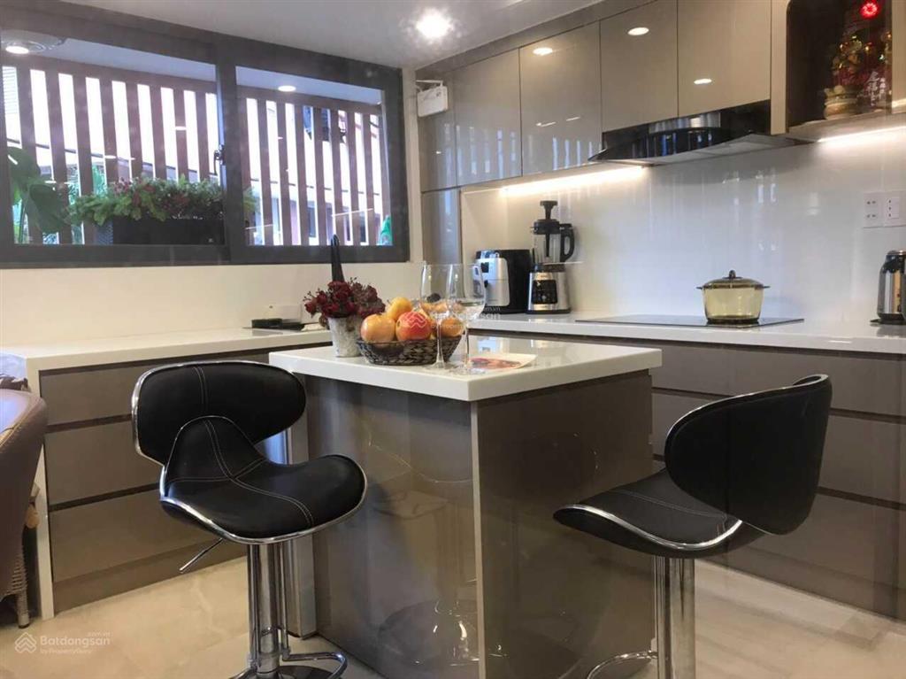 Nhà mới đẹp hẻm 10m (2 xe tải né nhau) đường lê văn sỹ, q. 3. dt 4,5x9,6m, 5 tầng. giá 9,6 tỷ