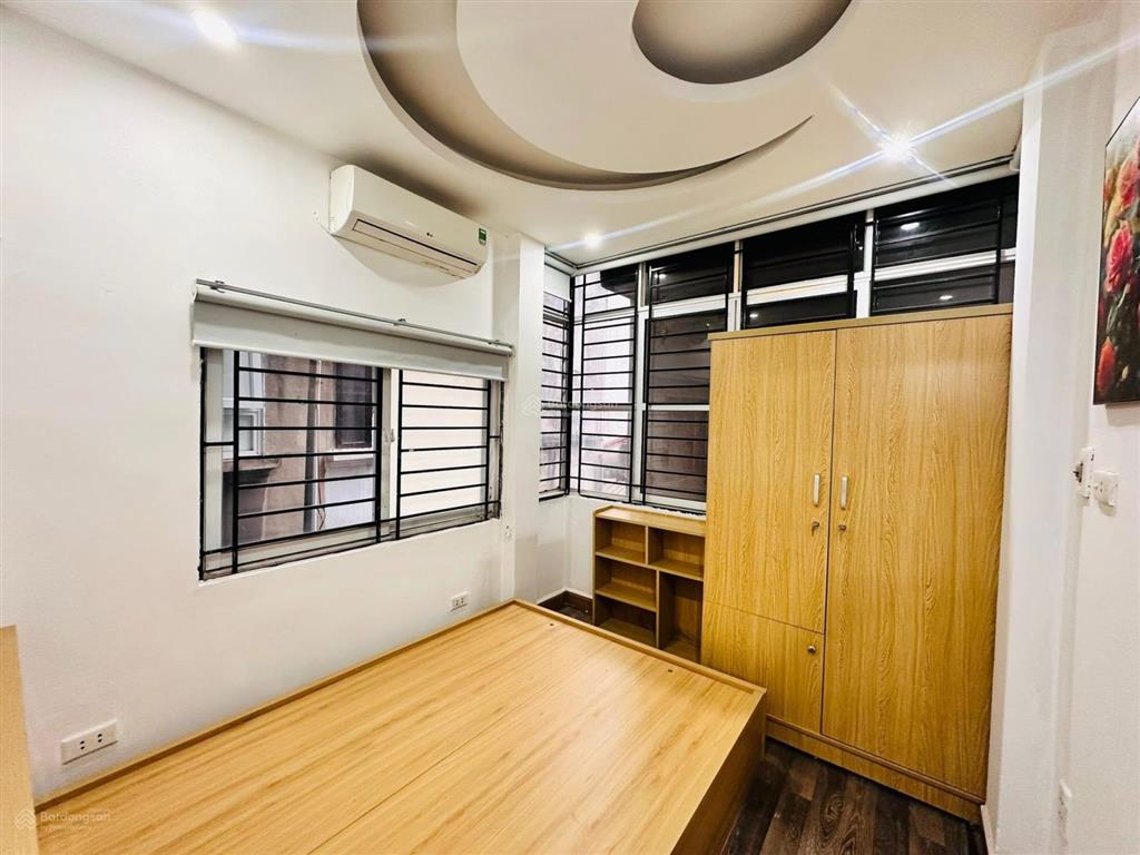 Hiếm có khó tìm!4,35 tỷ có nhà lê duẩn,đống đa,lô góc,ngõ nông,thông 5 tầng 3 ngủ 4wc.