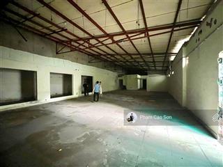 Ngang 20m  xây dựng hơn 900m2  trống suốt  số 829 sư vạn hạnh, quận 10