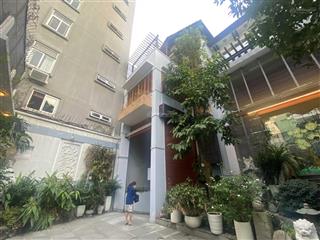 Ngang 12m, sử dụng hơn 1.100m2  có hồ bơi  biệt thự sân vườn 147 nguyễn đình chính, phú nhuận