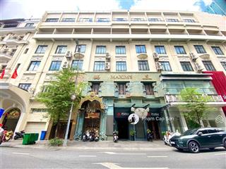 Ngang 13m, nở hậu 28m  hơn 1.000m2 sử dụng  gần nhà hát thành phố  mặt tiền 16 đồng khởi, quận 1