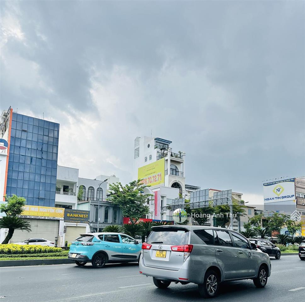 Bán nhà đường trường sơn  phan đình giót q. tân bình dt 11x24  ctxd 10 tầng giá 70 tỷ